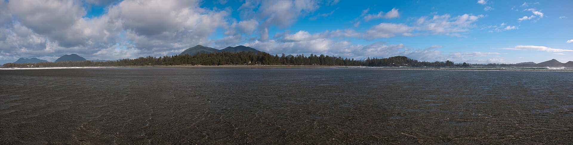 Chesterman Beach sandbar at low tide, Tofino