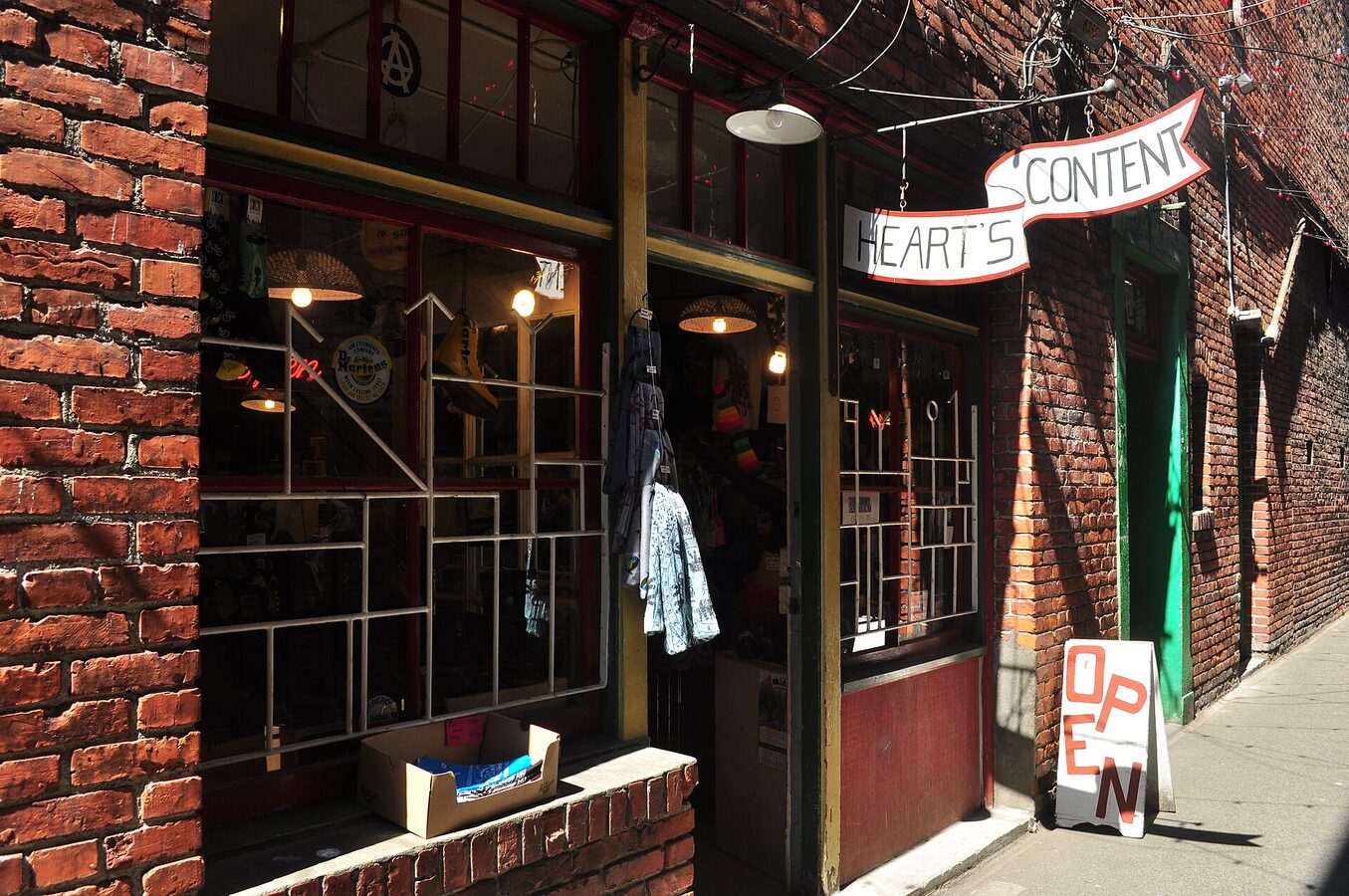 Fan-Tan Alley — the narrowest street in Canada, Victoria Chinatown