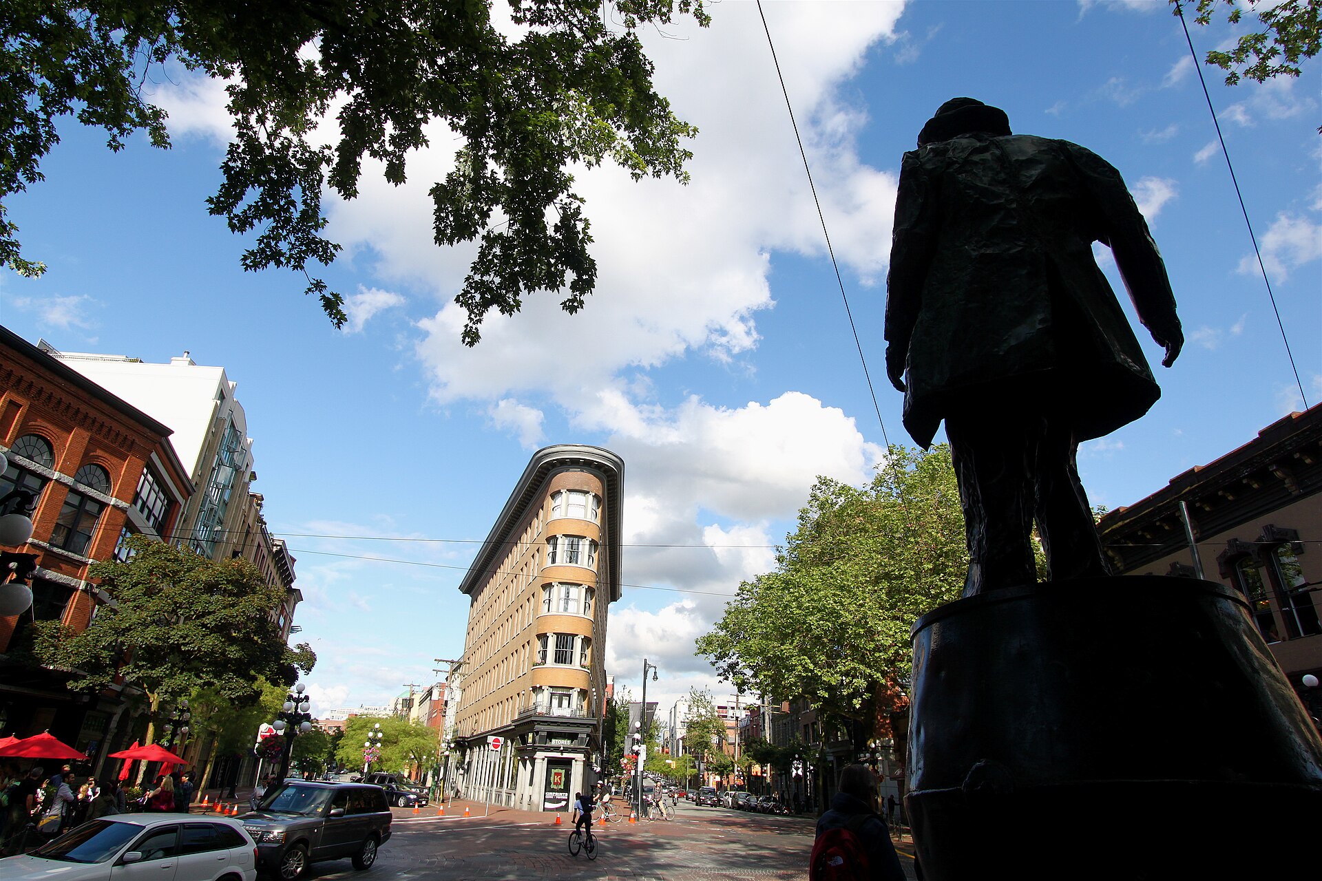 Maple Tree Square, Gastown — the Gassy Jack statue before its 2022 toppling
