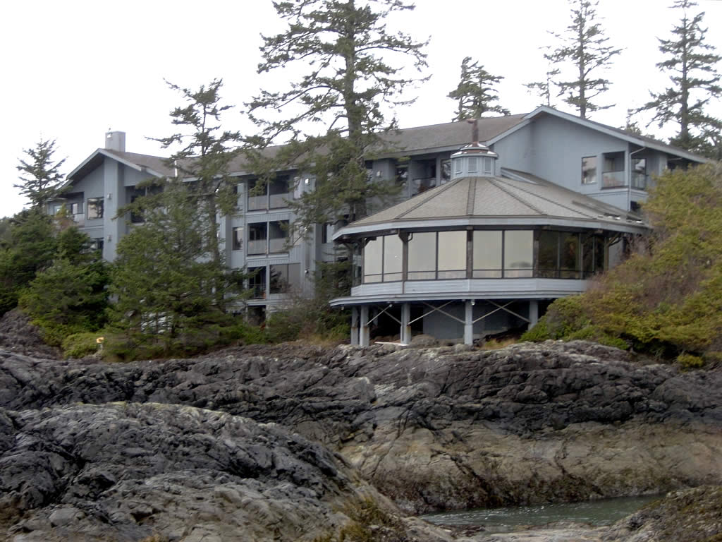 The Wickaninnish Inn on the rocks of Chesterman Beach