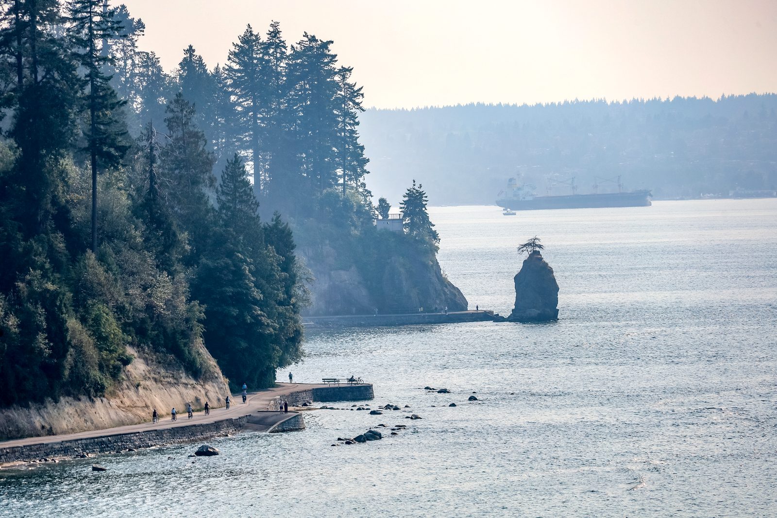 Stanley Park coastal path along the seawall