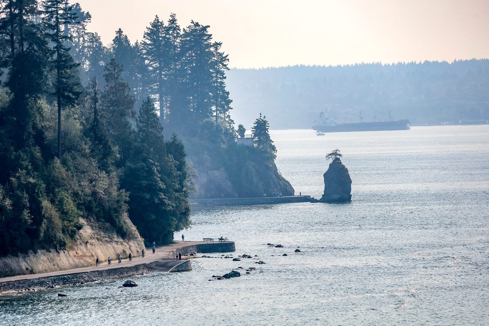 The Stanley Park seawall approaching Siwash Rock