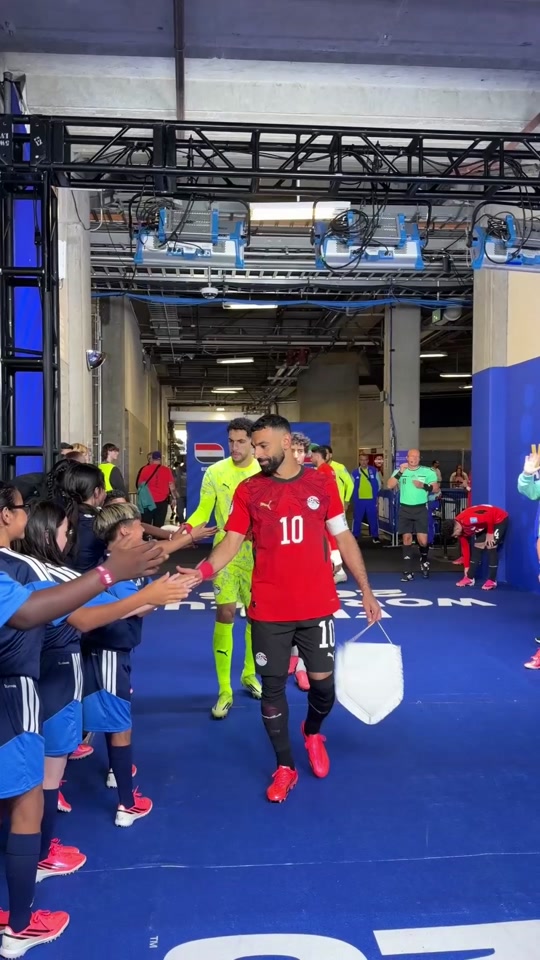 One final autograph from Mo Salah before